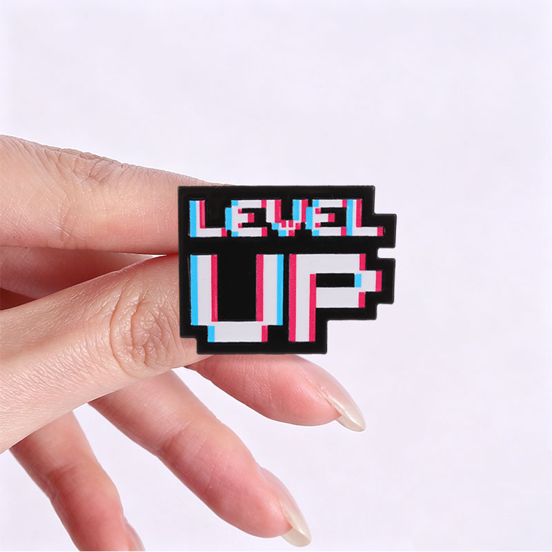 レベルアップ グリッチ ピクセルバッジ レトロビデオゲームス - Retro Gaming Gifts のレビューと価格